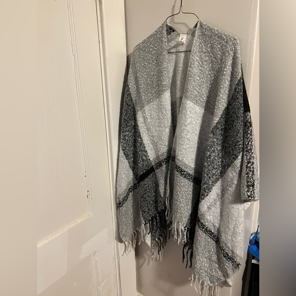 Pink Lily grey shawl